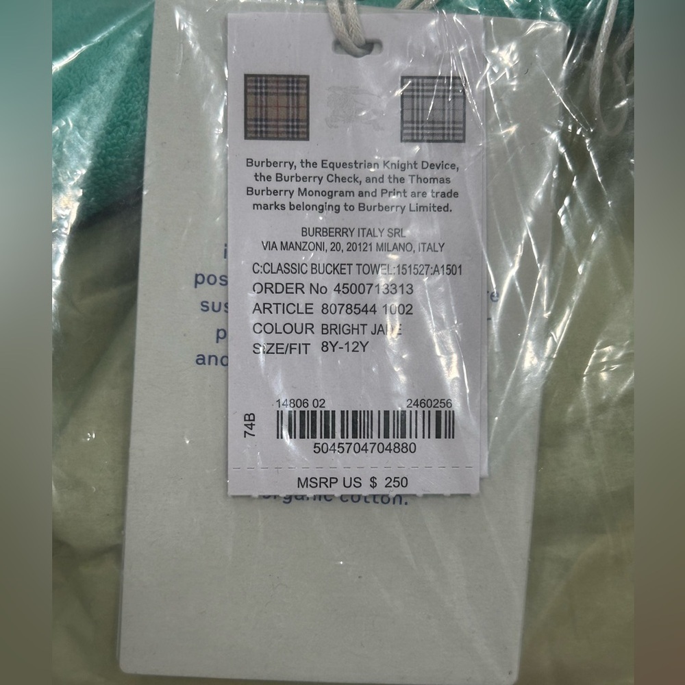 NWT and in package Burberry classic bucket towel real color retail $250 - Picture 5 of 5